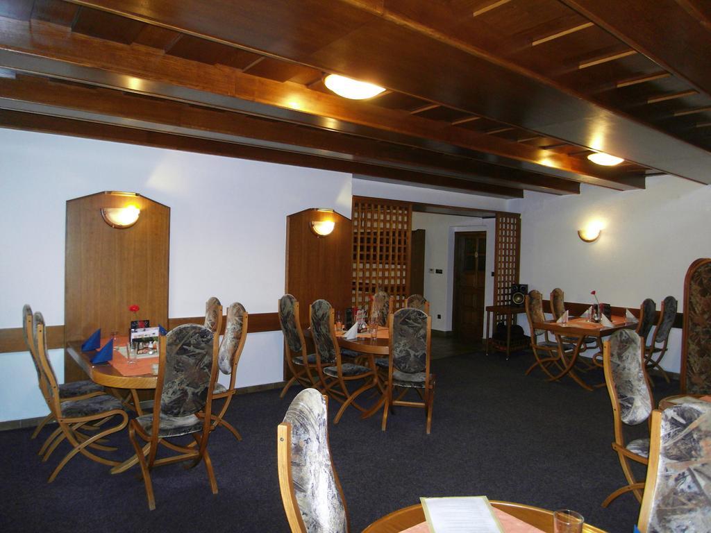 Penzion A Restaurace U Veterana Frenštát pod Radhoštěm Exterior foto