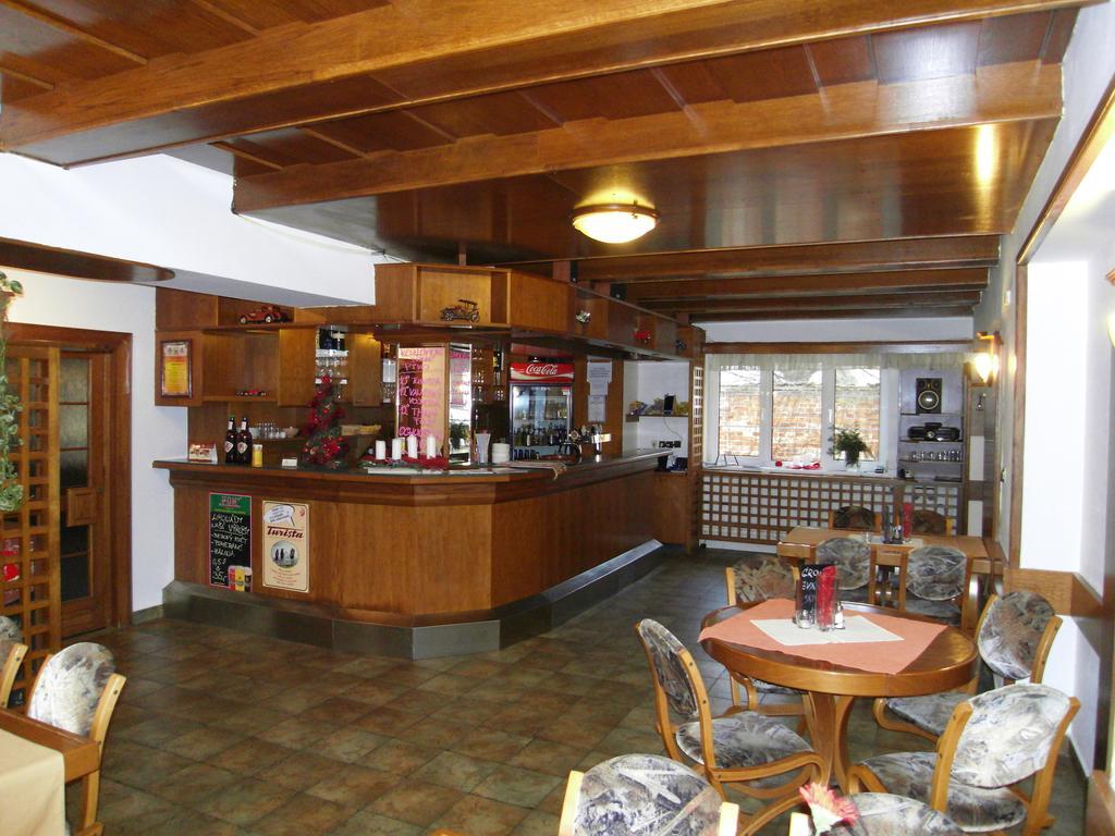 Penzion A Restaurace U Veterana Frenštát pod Radhoštěm Exterior foto