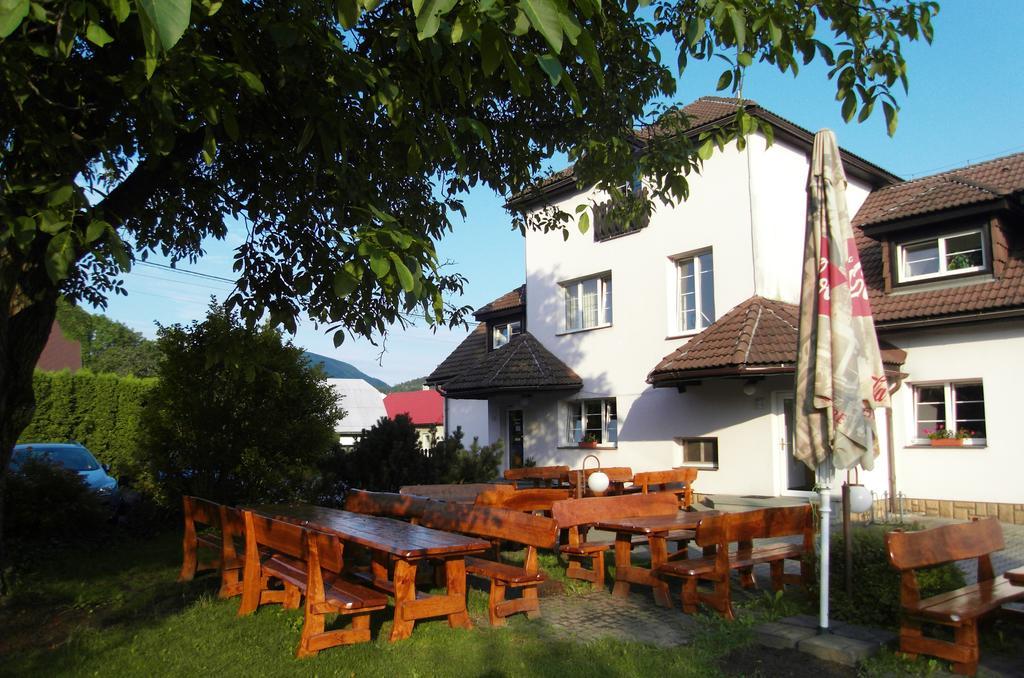 Penzion A Restaurace U Veterana Frenštát pod Radhoštěm Exterior foto